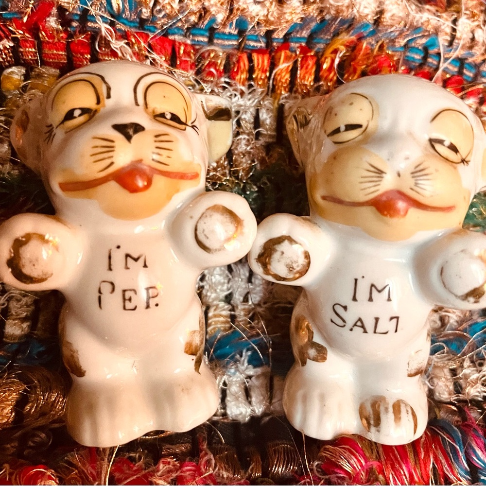 Wonderful Vintage Bonzo Dog Lusterware Gold Spots Paws Salt/Pepper Shakers Japan